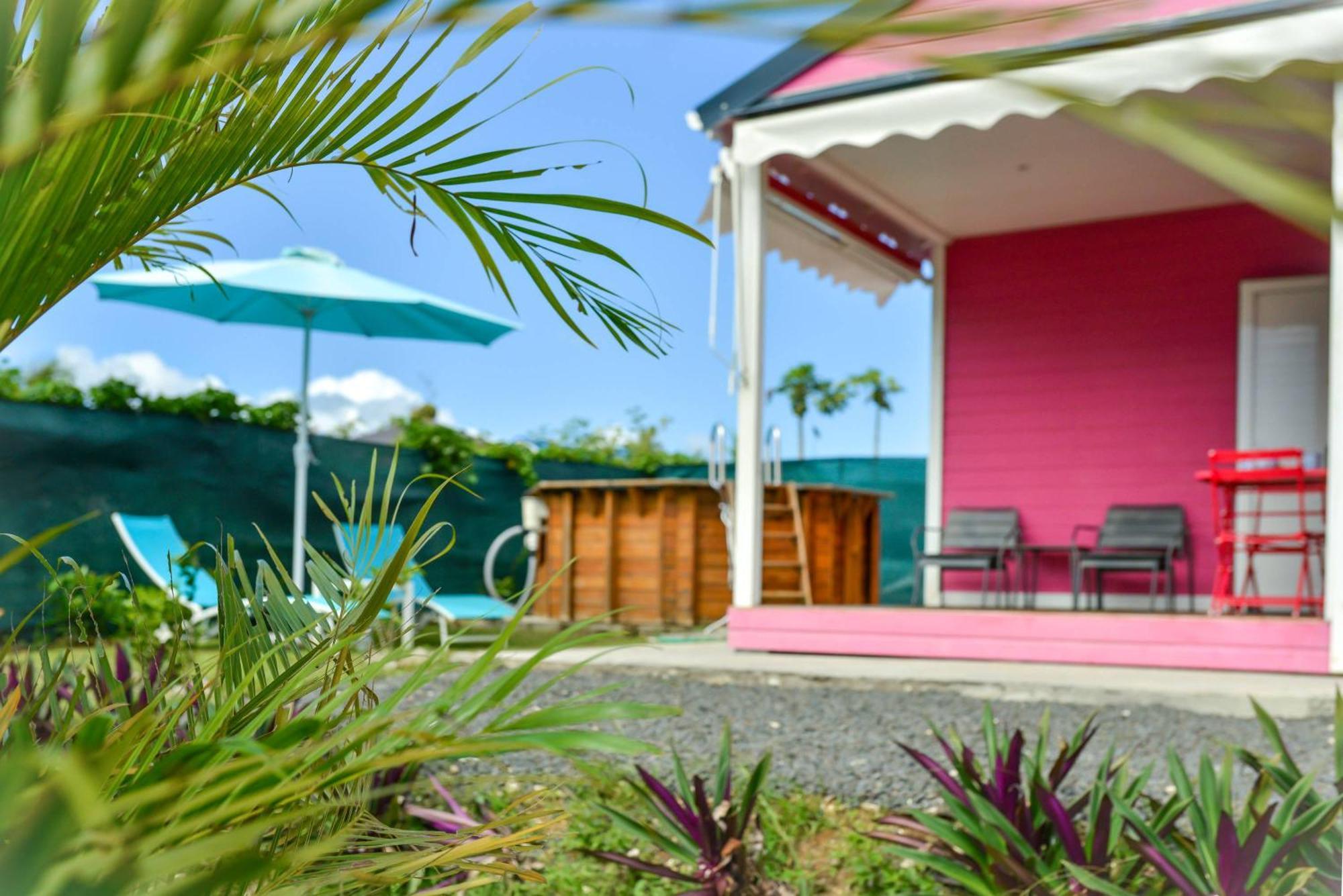 Les jardins de CHANTILLY -Bungalows avec jardins et piscines privées Baie-Mahault Habitación foto