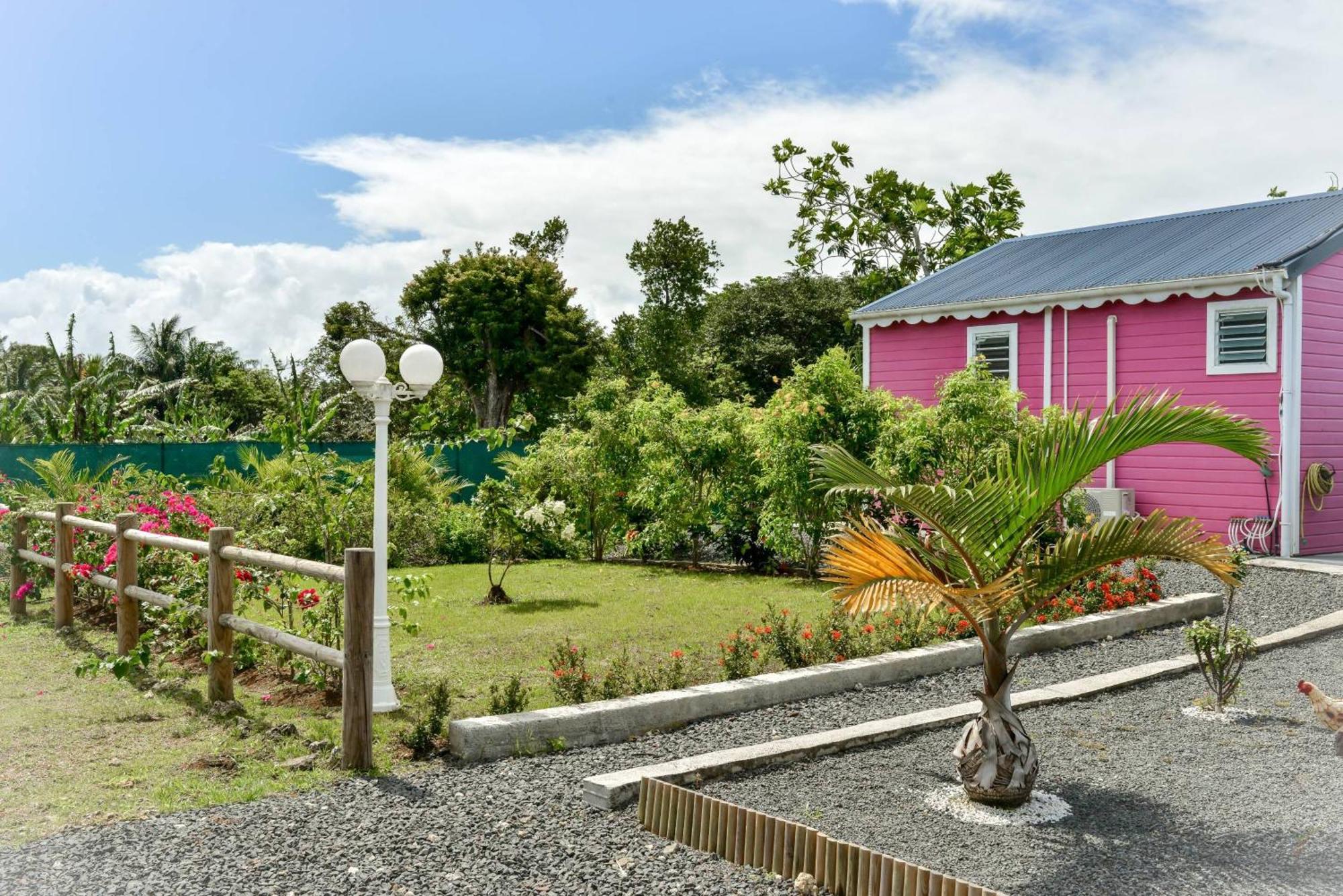 Les jardins de CHANTILLY -Bungalows avec jardins et piscines privées Baie-Mahault Habitación foto